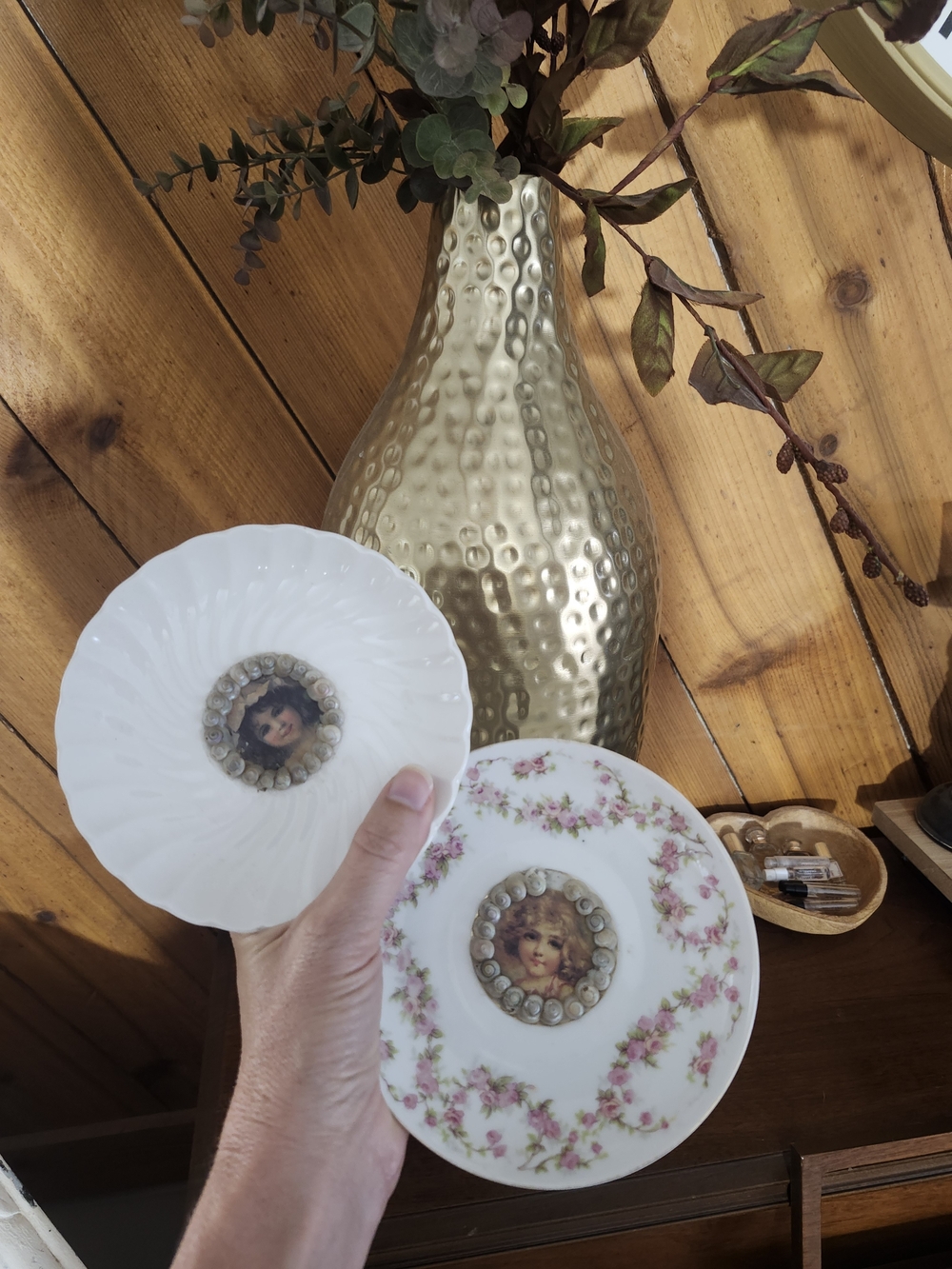 Set Of 2 Decorative Saucer Plates, Vtg Cottage Inspired